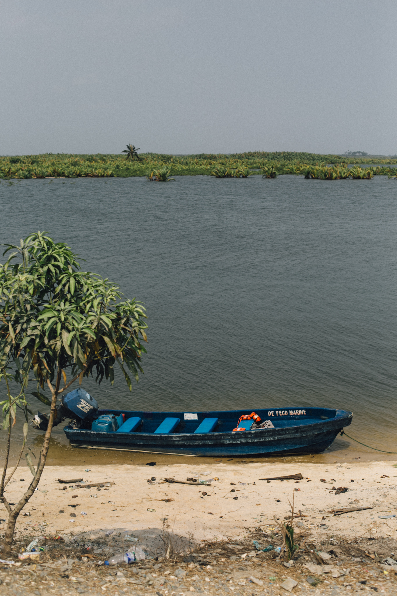 Speed Boat, Asarama